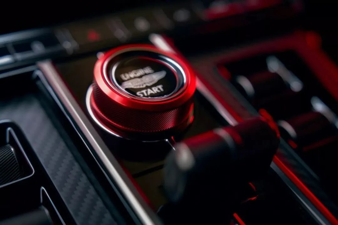 【E汽车】阿斯顿・马丁在英国盖顿发布全新Vantage S