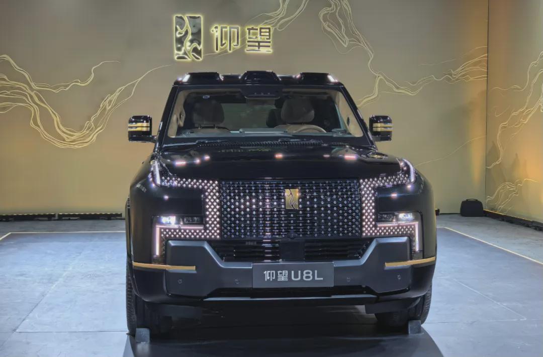 仰望U8L内饰亮相 和尊界S800哪个更豪？