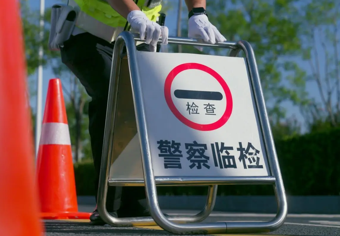 复盘男子骑车遇交警查处后死亡事件：追缉并无不妥，不应制造对立