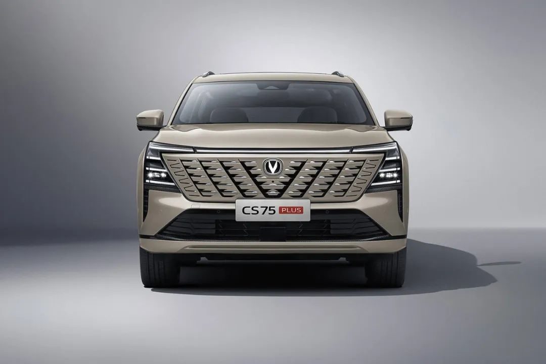 【E汽车】长安CS75 PLUS智慧卓越型上市