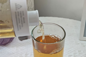 米家便携水杯体验：一键开盖，轻巧实用