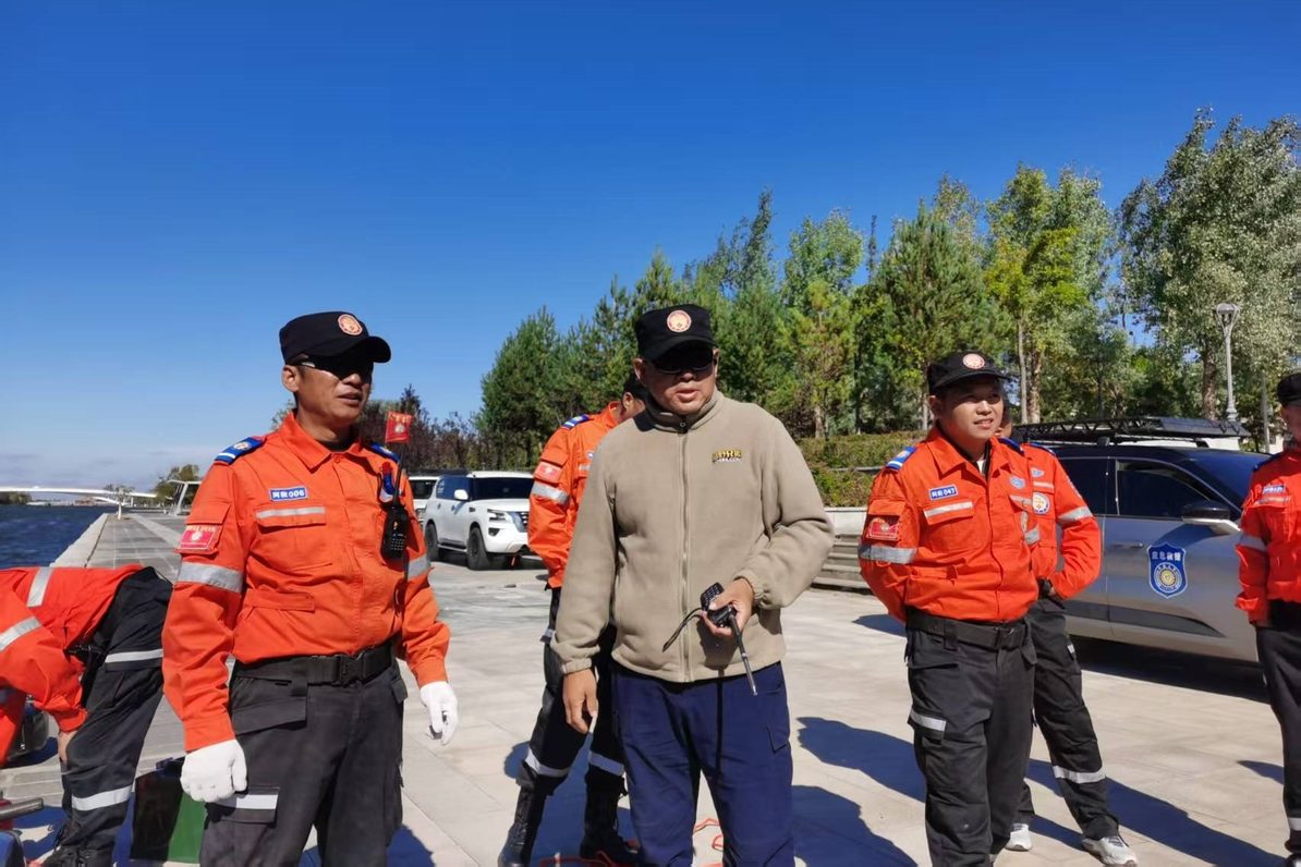 阿勒泰爆火的背后：北屯救援队“老顽童”钢铁守护15年