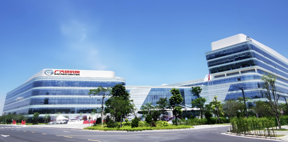 全球化与转型双轮驱动，上市车企在竞争与变革中求变