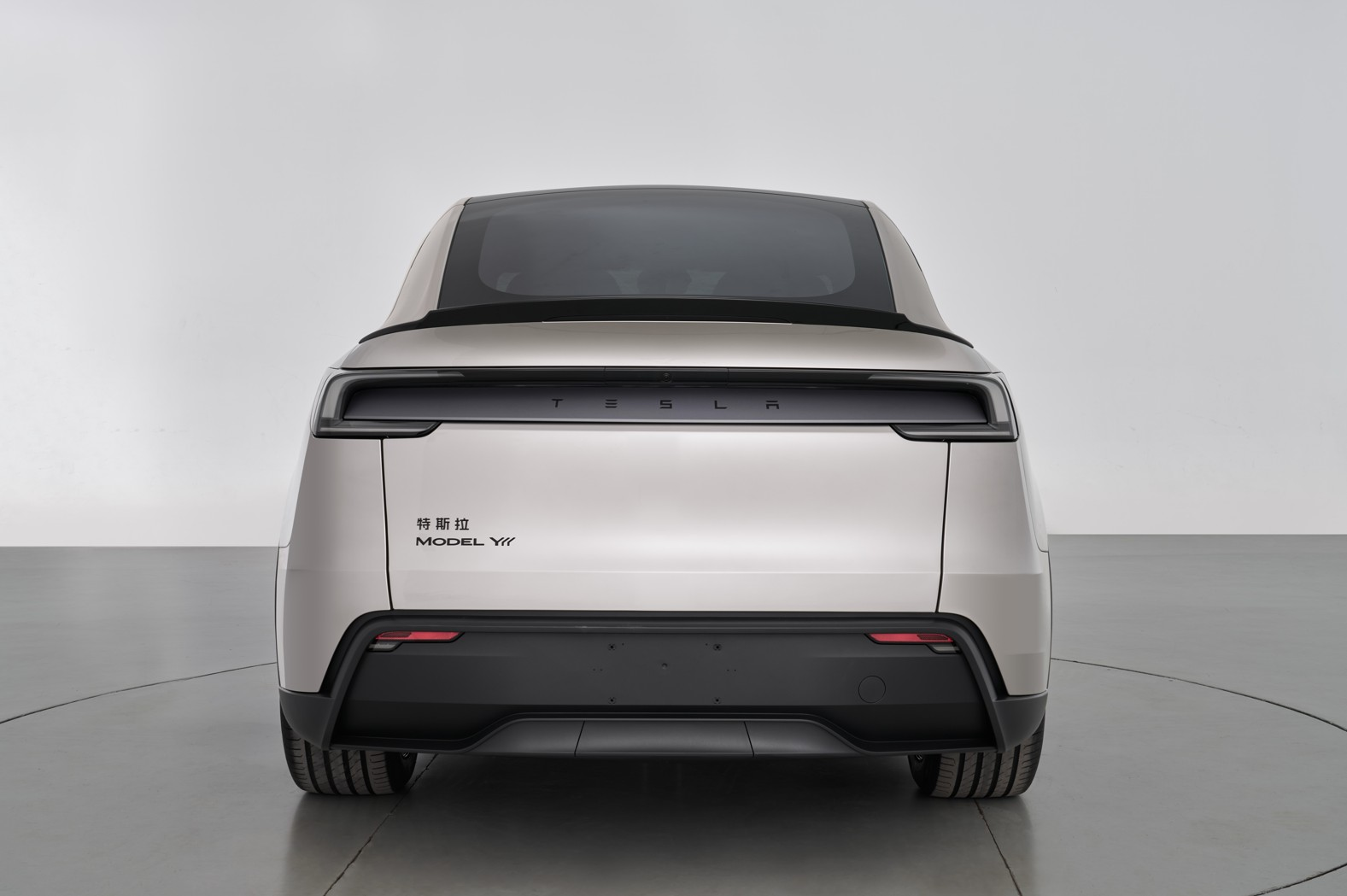 特斯拉Model Y L已上公告，六座版的体验会如何？