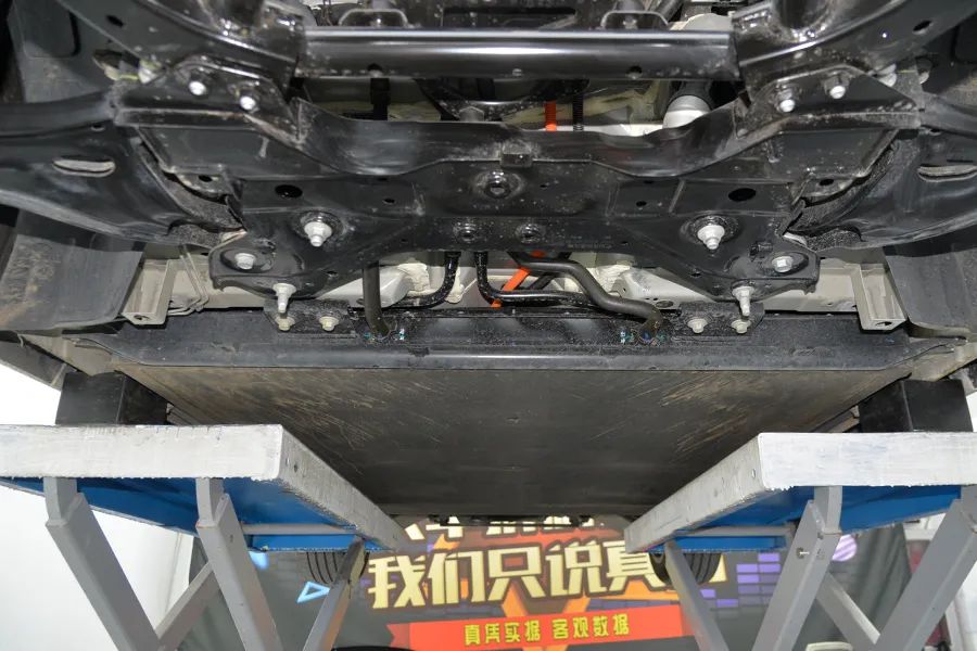 长安启源A07拆车：少见的粗壮铝合金，学美国车家里有矿！