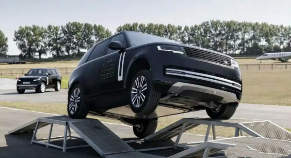成功的“大哥”，为何瞧不上电动豪车？丨壹观察