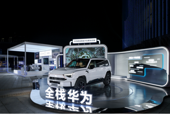 32.99万起开启预售 “豪华智能越野SUV”猛士M817战力拉满！