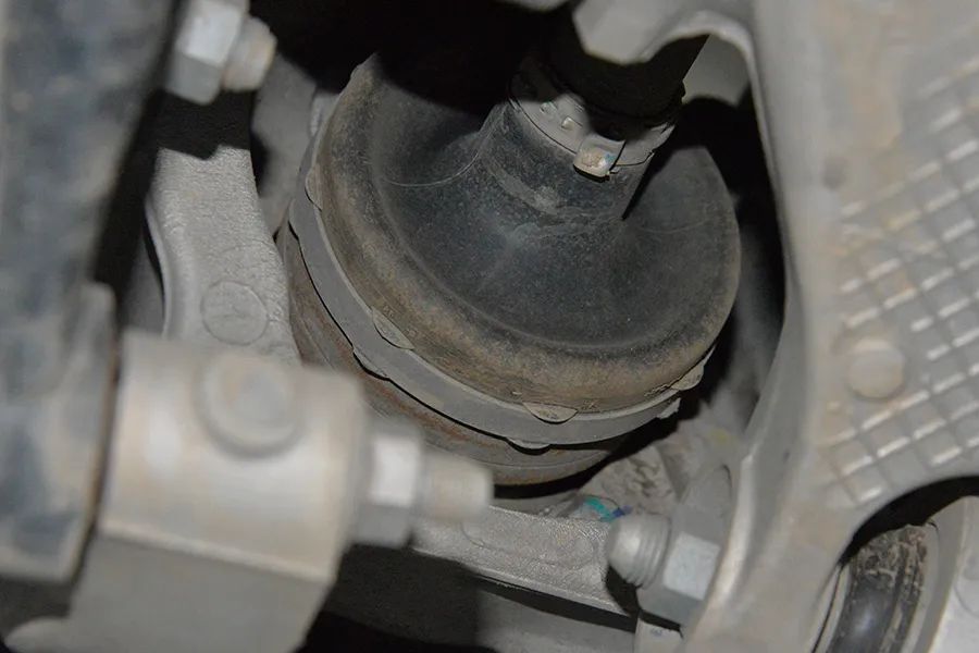 长安启源A07拆车：少见的粗壮铝合金，学美国车家里有矿！
