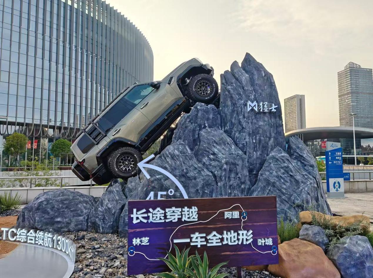 绑定华为+大幅降价，东风猛士终于“不闹着玩”了