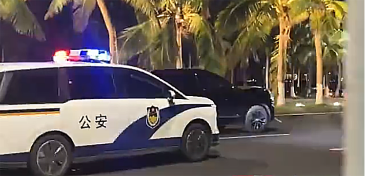 一宾利司机醉酒驾驶并肇事逃逸，交警一路鸣笛喊话终将车辆拦停
