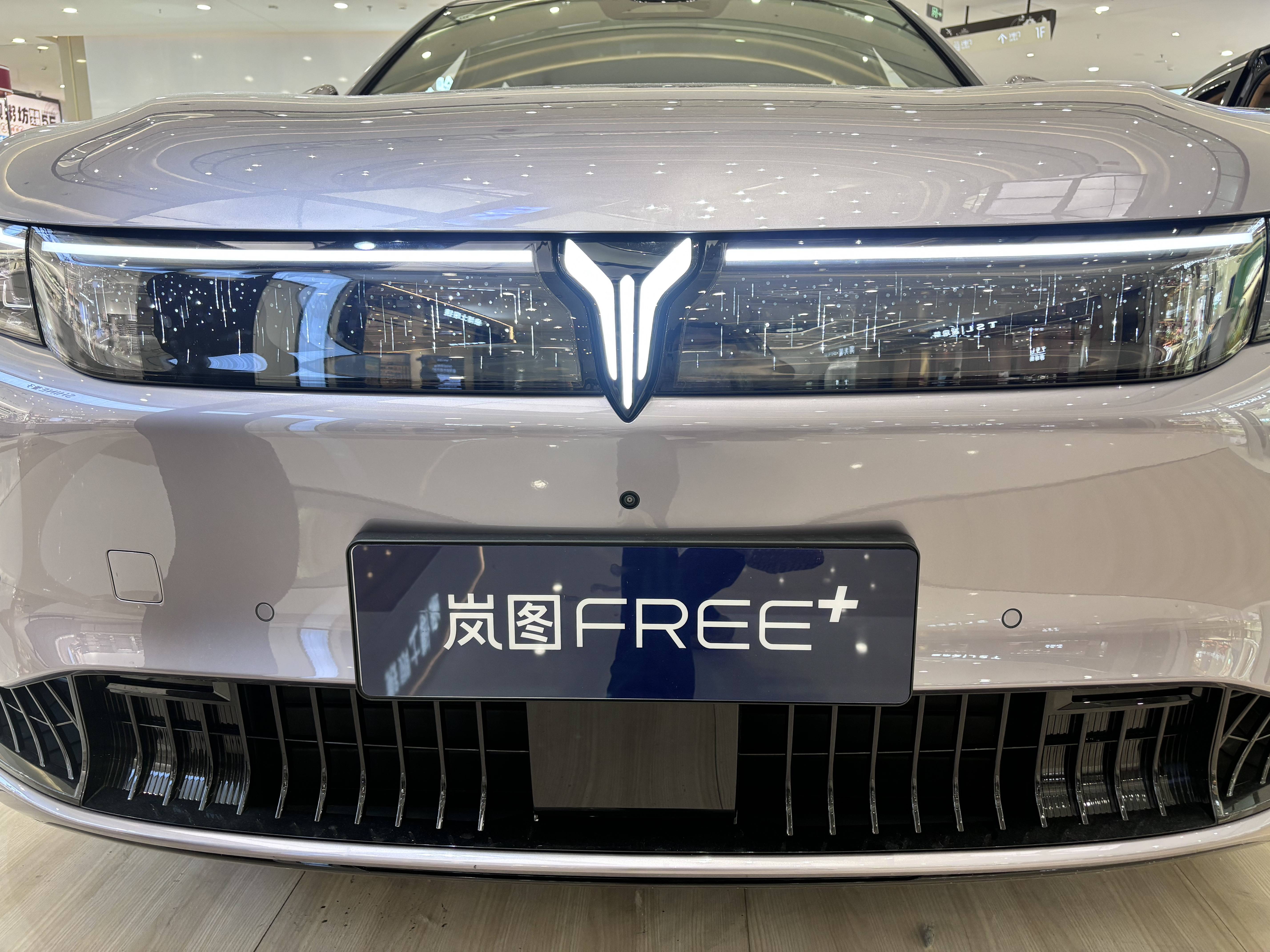 探店岚图FREE+：鸿蒙座舱5/乾崑ADS 4是核心卖点，后驱版更受欢迎