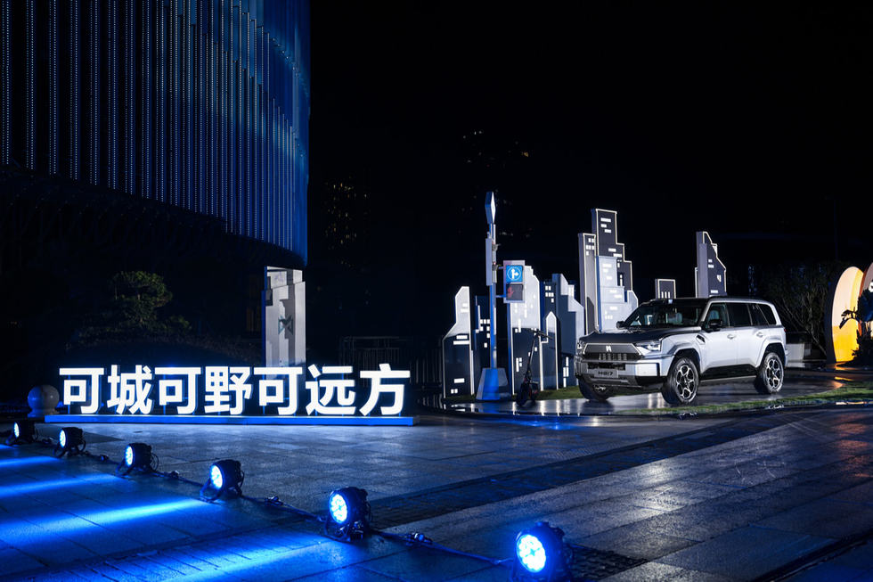 32.99万起开启预售，“豪华智能越野SUV”猛士M817战力拉满