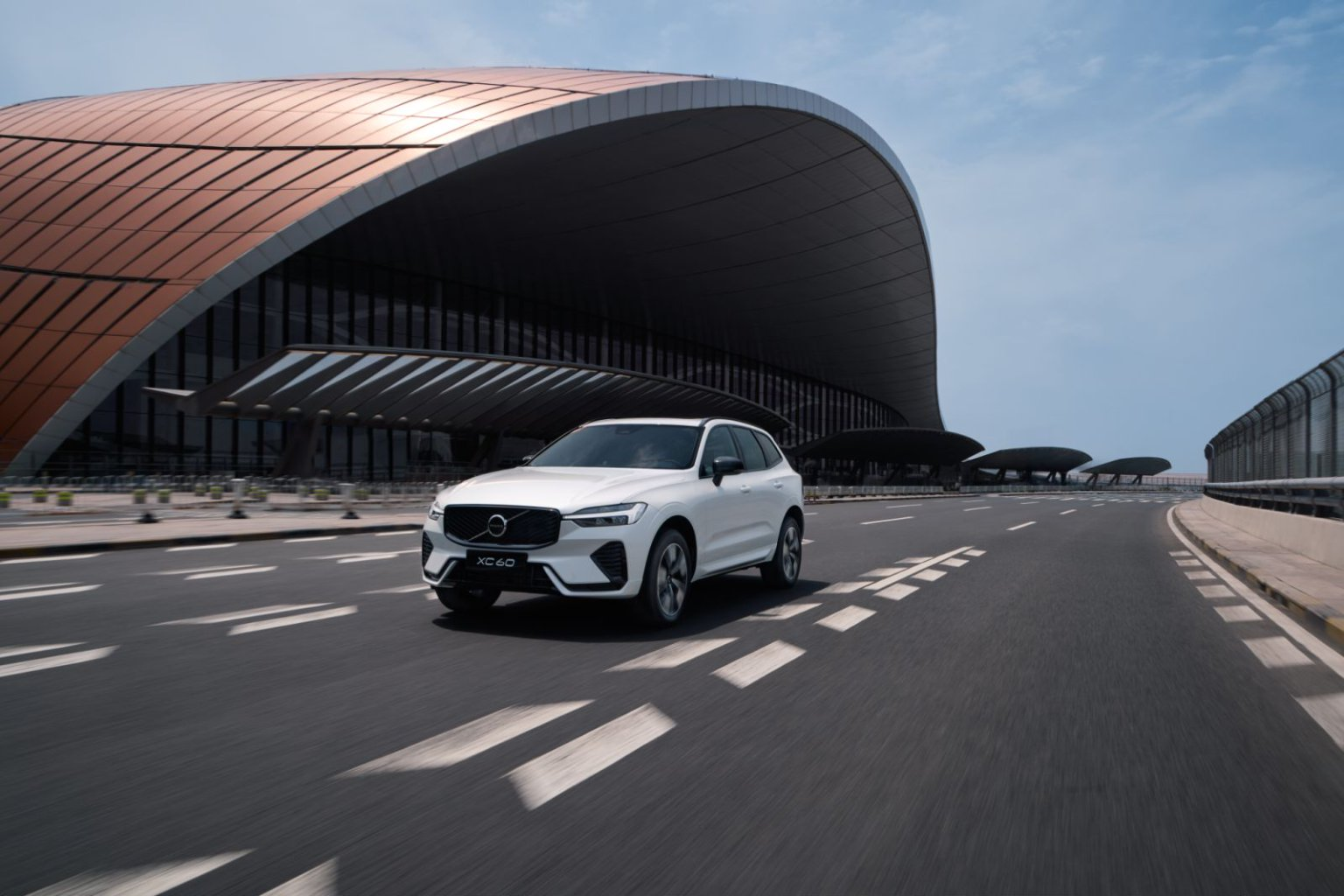 沃尔沃全新XC60与宝马X3详细比拼，豪华中型SUV怎么选才合理？
