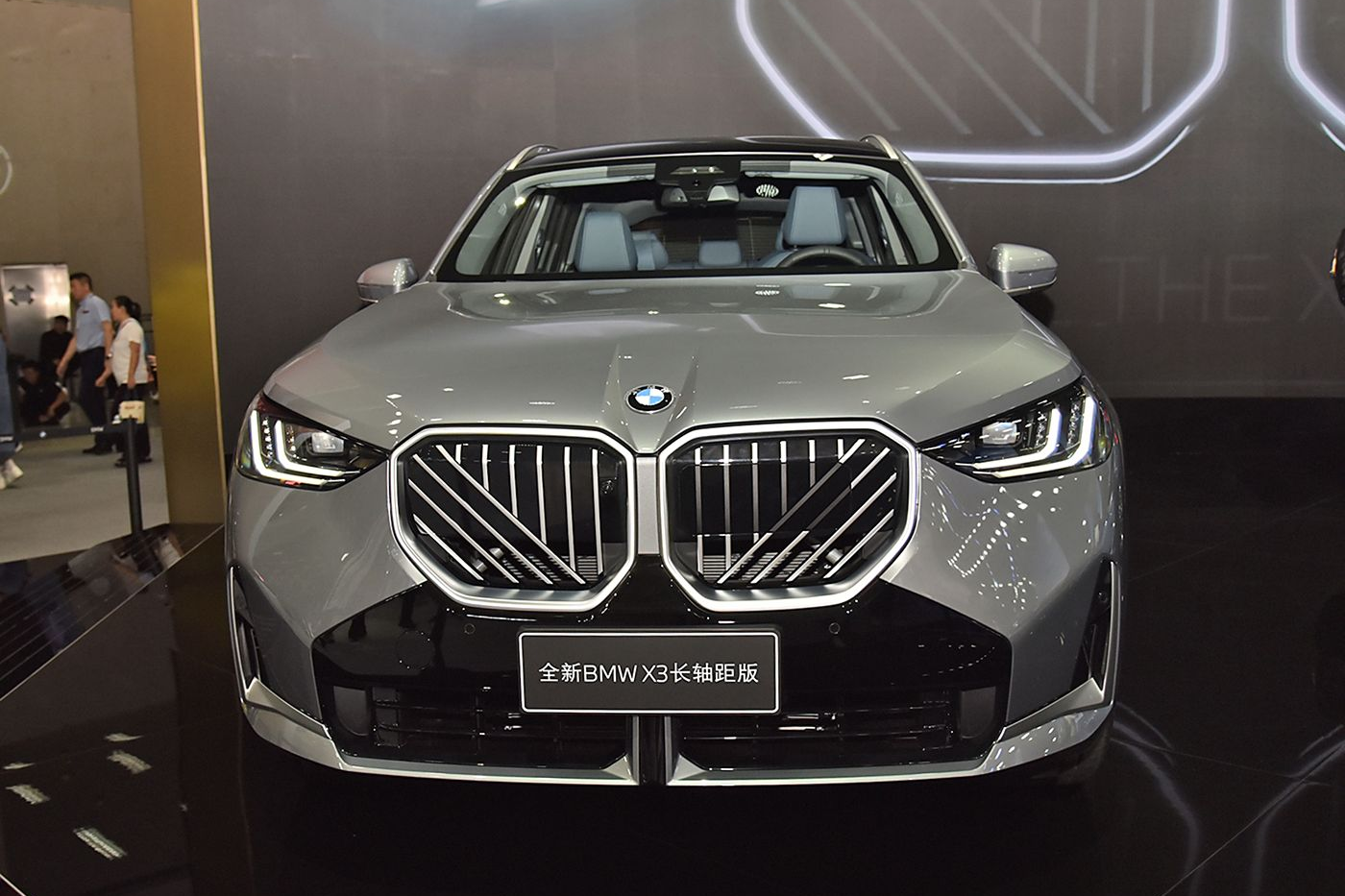 沃尔沃全新XC60与宝马X3详细比拼，豪华中型SUV怎么选才合理？