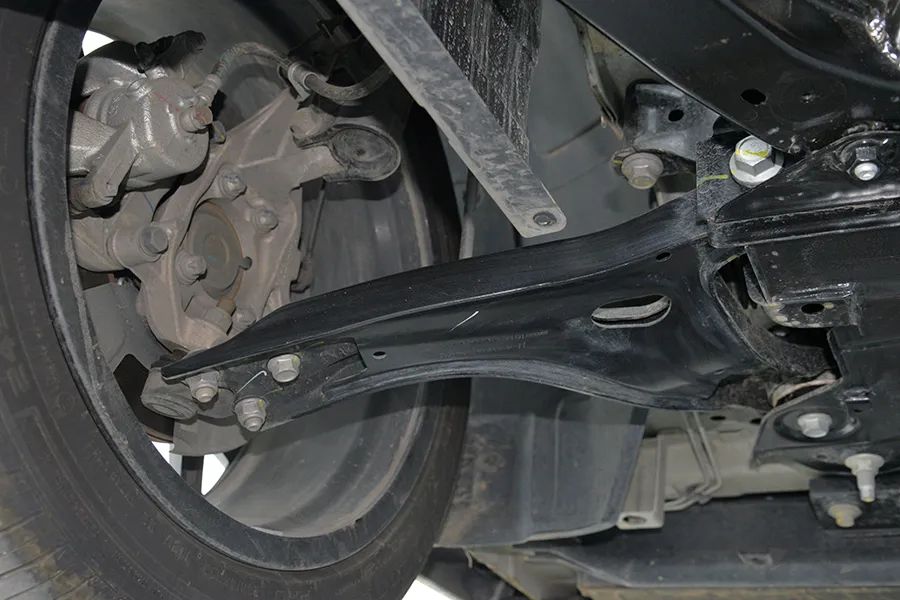 长安启源A07拆车：少见的粗壮铝合金，学美国车家里有矿！