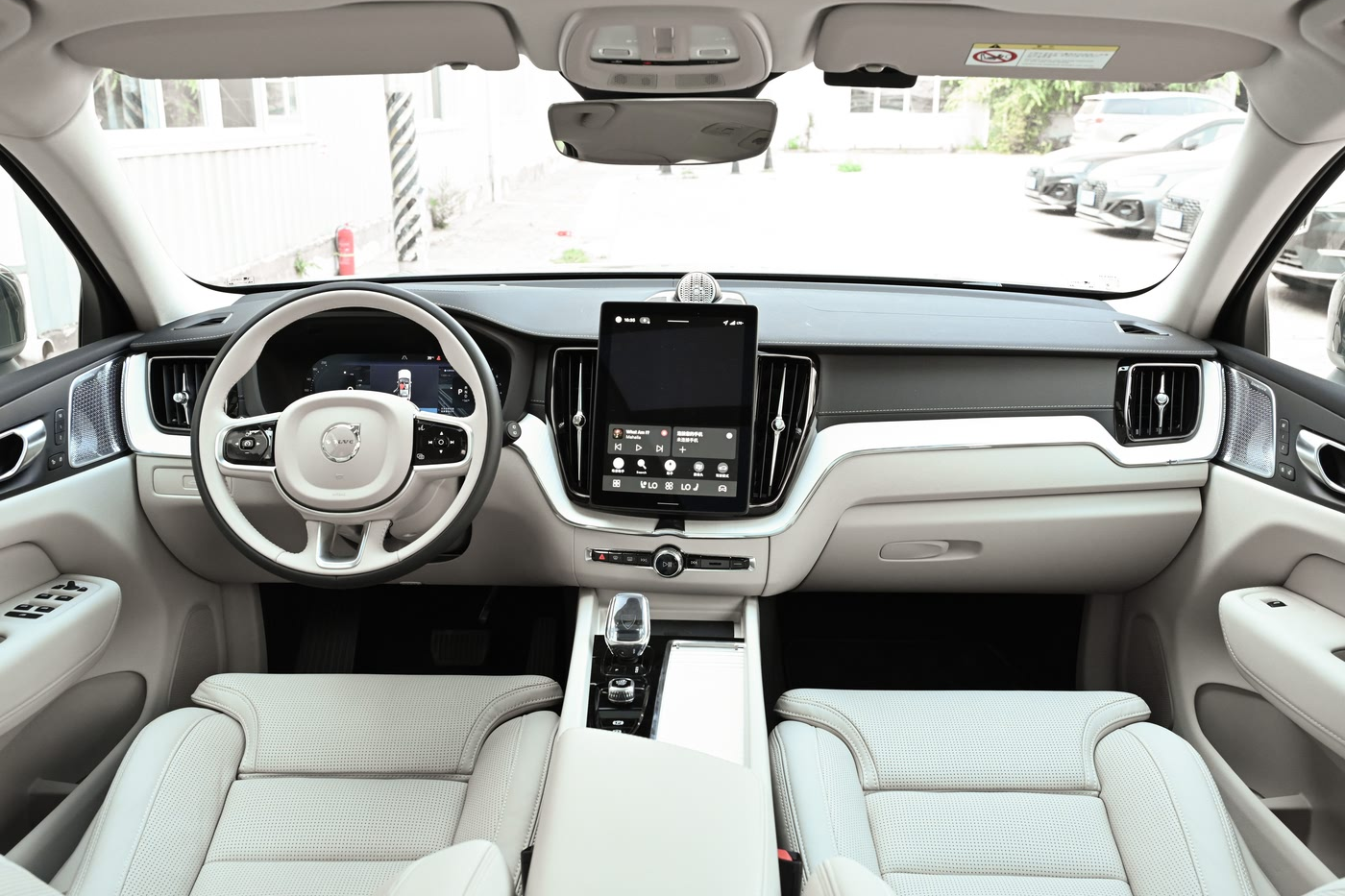 沃尔沃全新XC60与宝马X3详细比拼，豪华中型SUV怎么选才合理？