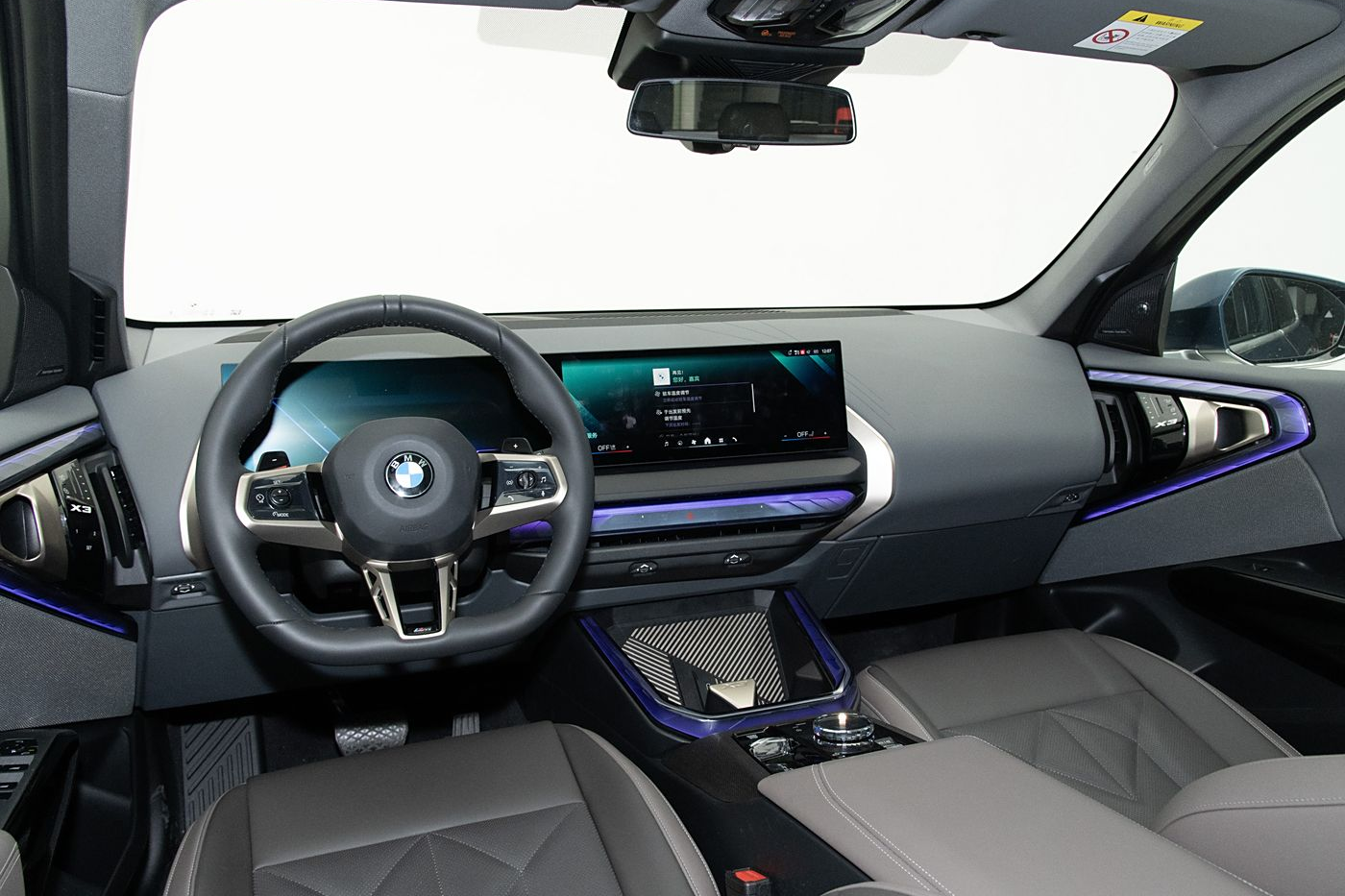 沃尔沃全新XC60与宝马X3详细比拼，豪华中型SUV怎么选才合理？