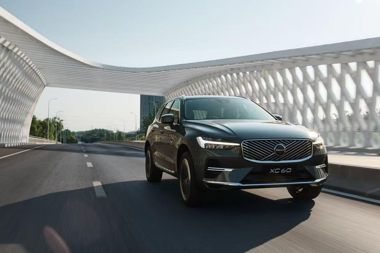 沃尔沃全新XC60与宝马X3详细比拼，豪华中型SUV怎么选才合理？