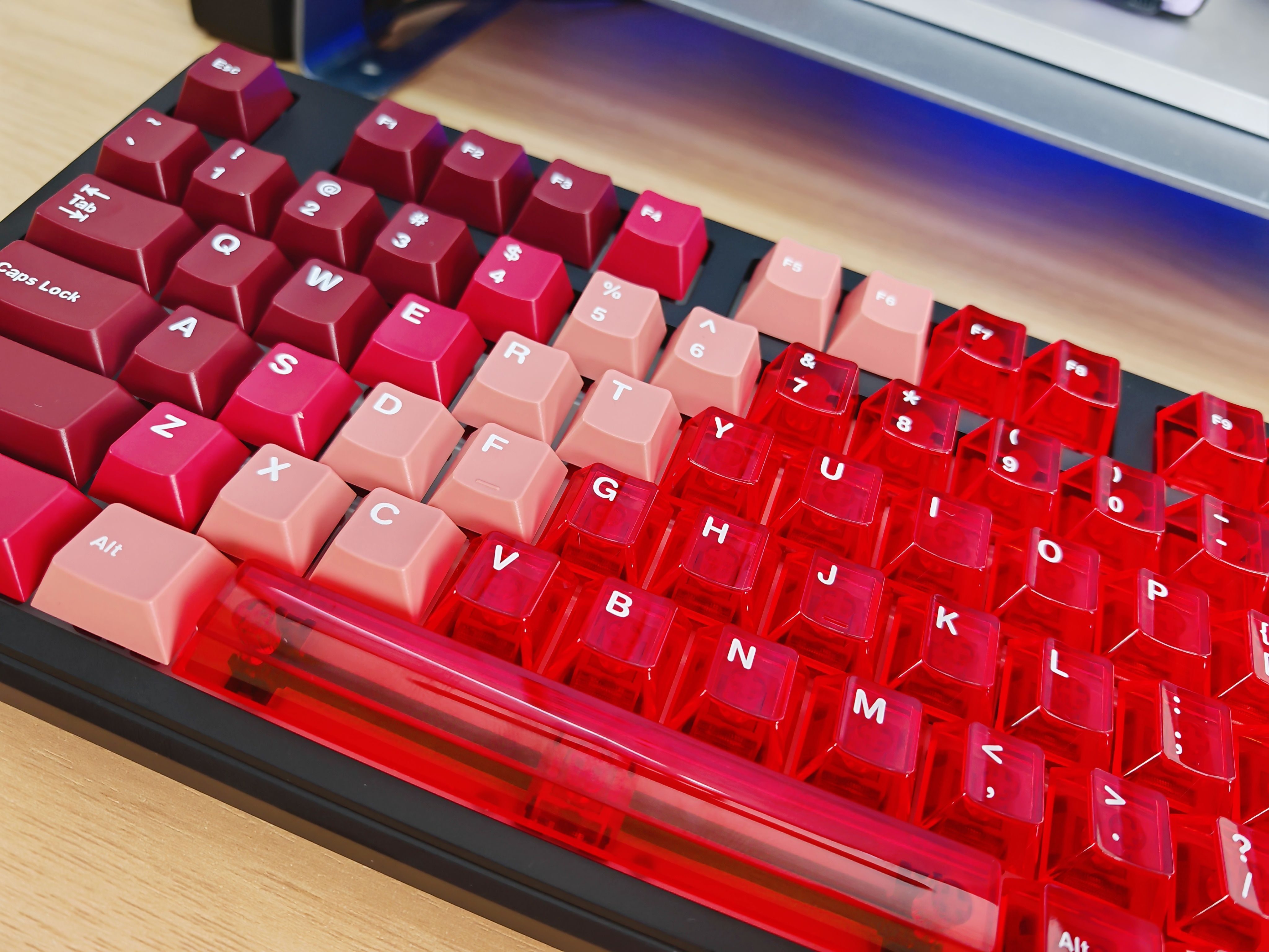客制化、三模、RGB、1万毫安电池，黑爵MK87 机械键盘要行业内卷了