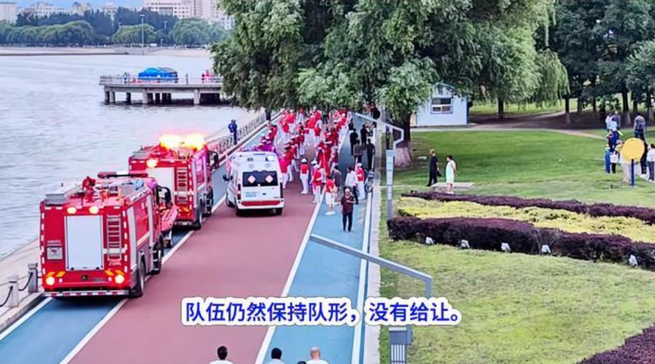 暴走团阻挡119和120车辆事件分析：备勤车辆不能堵，哪怕仅一分钟