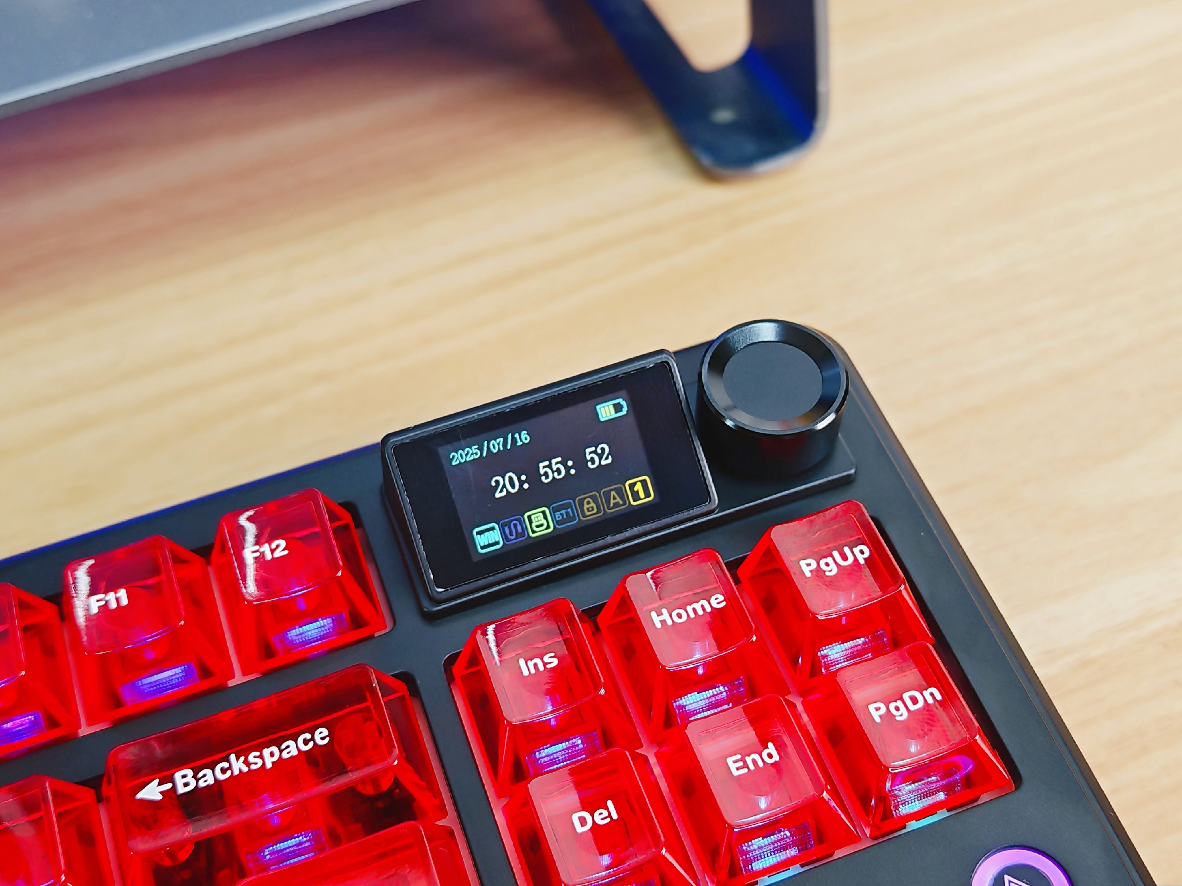 客制化、三模、RGB、1万毫安电池，黑爵MK87 机械键盘要行业内卷了