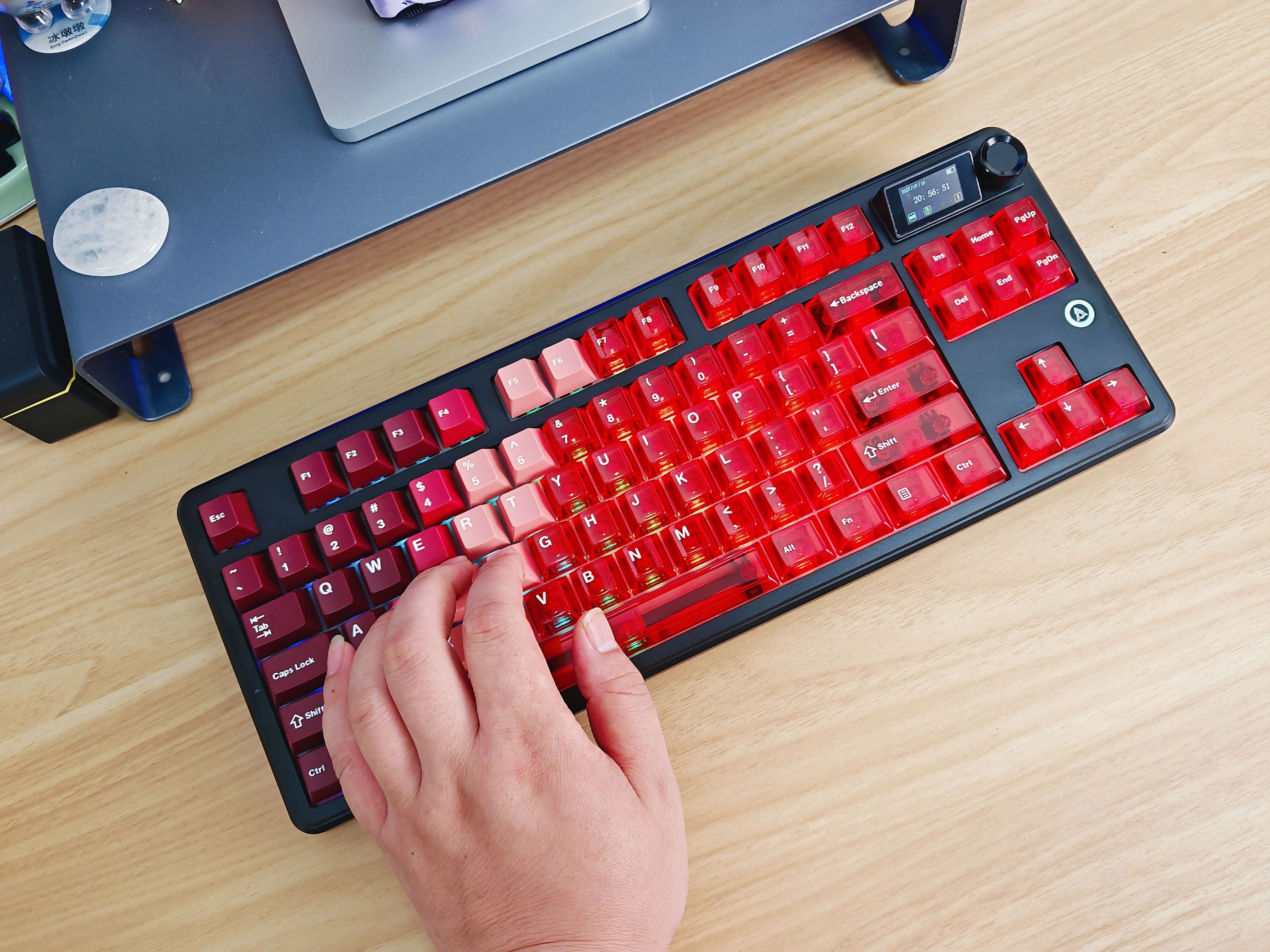 客制化、三模、RGB、1万毫安电池，黑爵MK87 机械键盘要行业内卷了