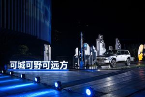 预售价32.99万起！猛士M817一车打通城野生活边界