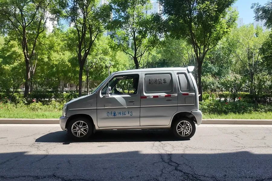 昌河北斗星：电车开8年，续航直接砍一半！