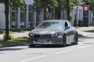 小米同款全景显示？纯电宝马M3谍照曝光，双电机700马力