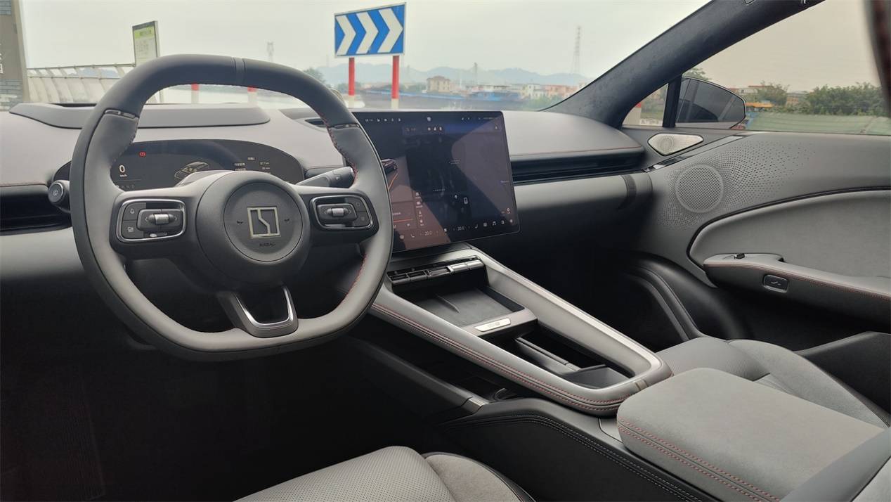 独立试驾极氪007GT：外表跳脱，内里柔和