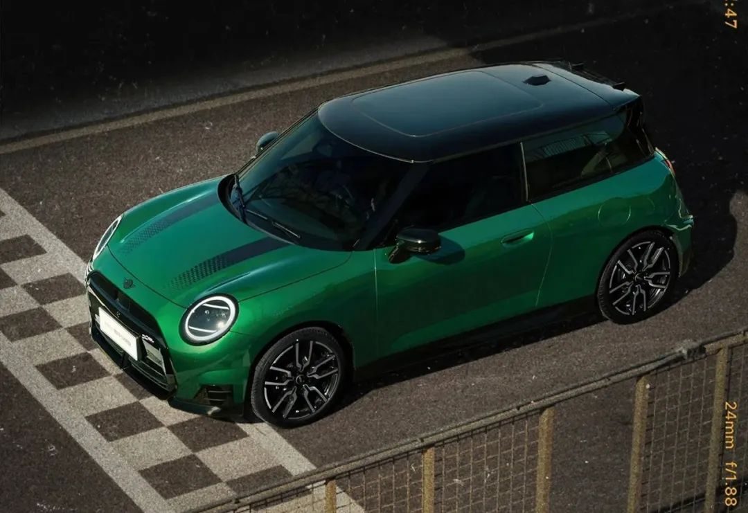 【E汽车】电动MINI COOPER赛车手正式上市