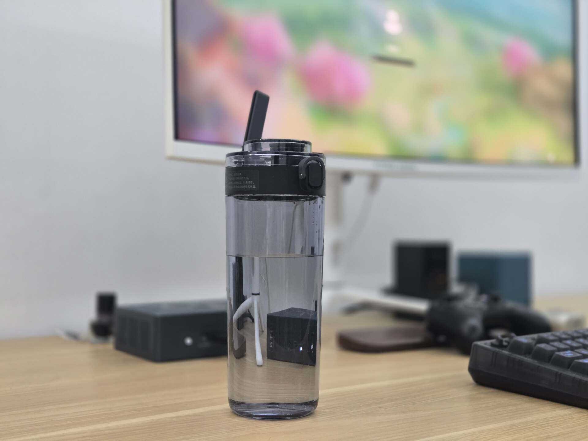 米家推出新品—米家便携水杯，一周实测分享，这些细节太戳心！