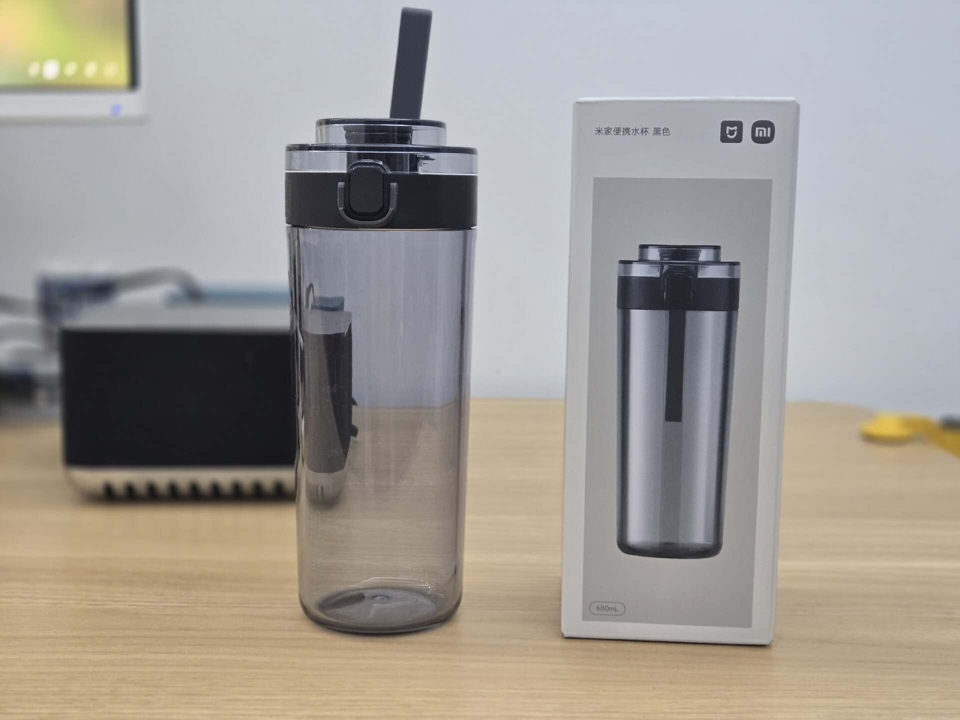 米家推出新品—米家便携水杯，一周实测分享，这些细节太戳心！