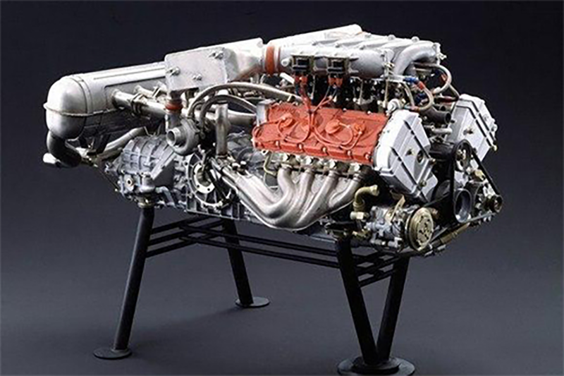 如果给你一百万：你选大V8燃油车还是多电机电动车？