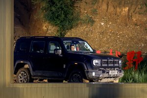 BJ40燃油焕新价12.69万起！正式开启越野平权时代