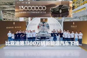 潘展乐成为比亚迪第1300万辆新能源汽车仰望U7车主