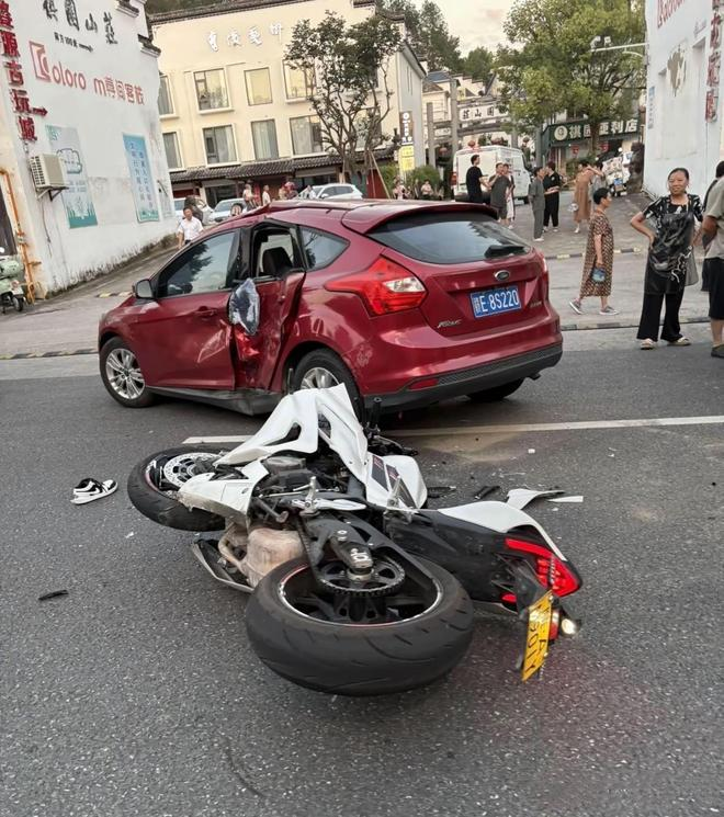 短跑运动员虞锦车祸死亡：年仅18岁，酷爱摩托车