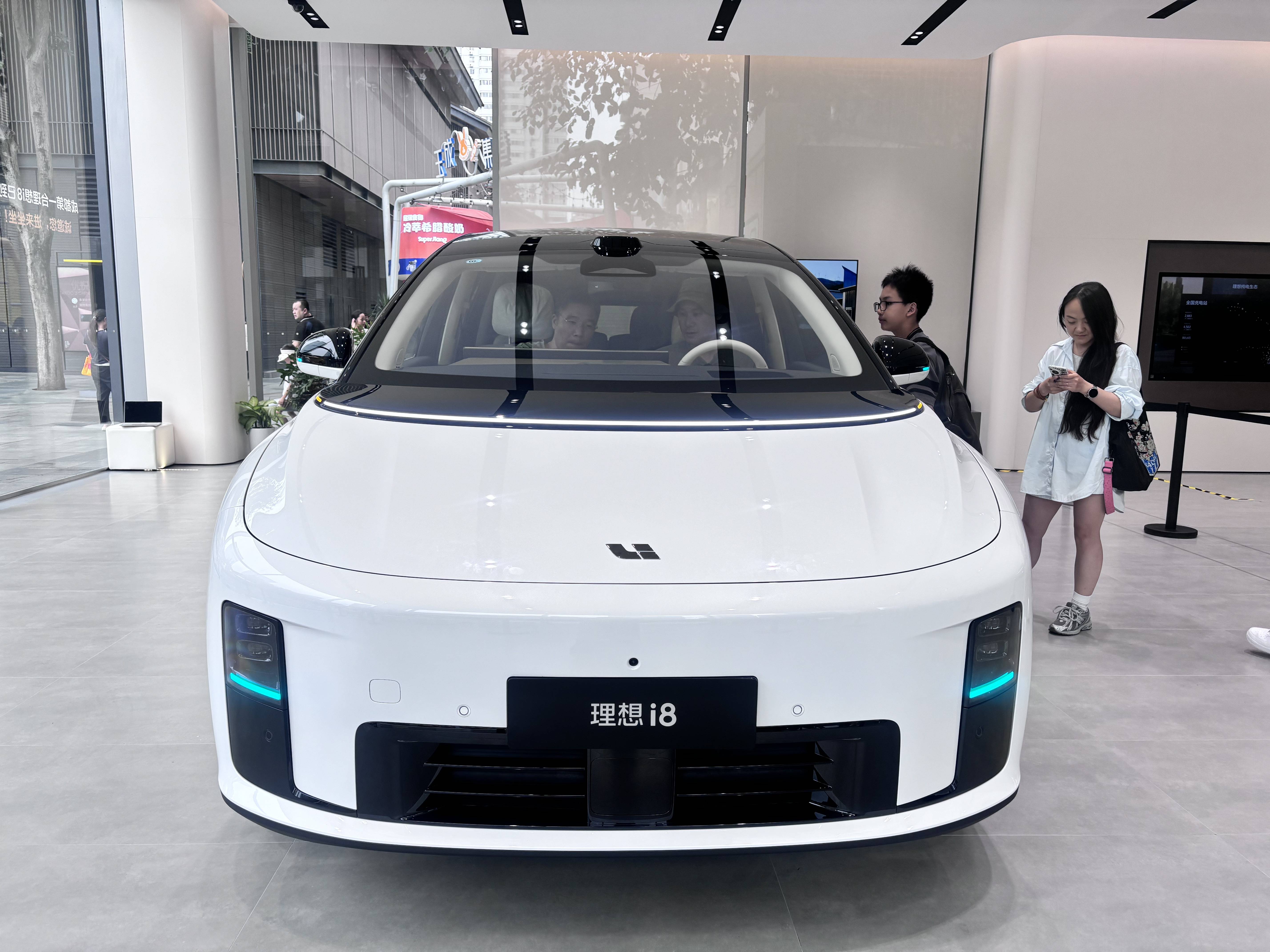 理想i8到店，跟着小编去看看这款“家庭神车”到底新在哪