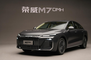 “明珠”概念落地！荣威M7 DMH实车亮相，定位越级中大型国民车