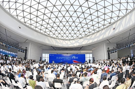 长春汽博会与红旗嘉年华联袂启幕 汽车之城与汽车“长子”双向奔赴