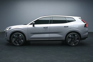最美沃尔沃SUV，长超4.8米，搭1.5T插混，纯电能跑200km，定价有点难