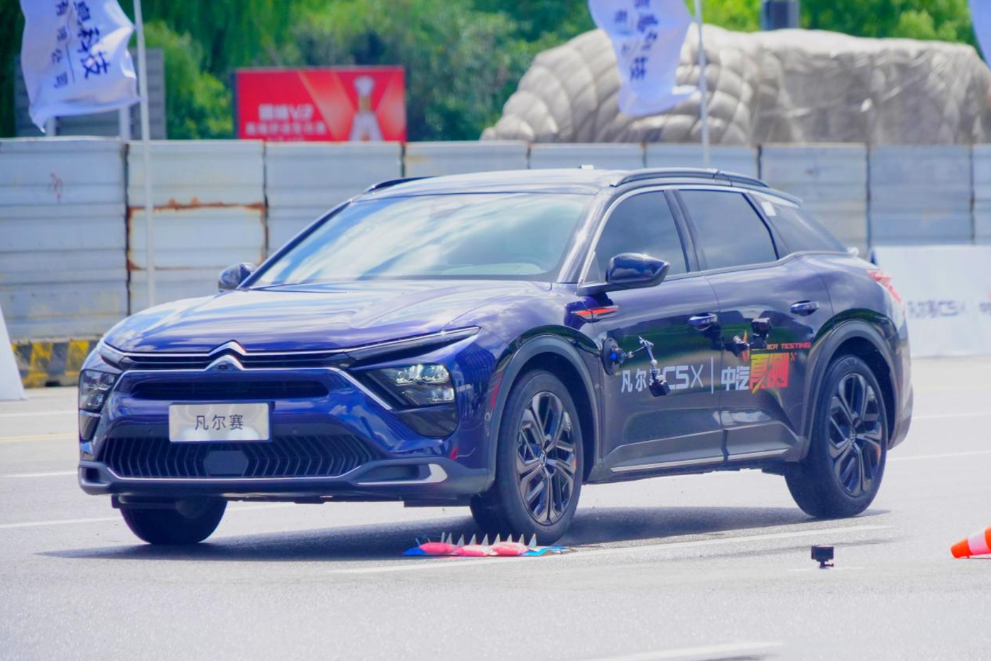 高温挑战极限！凡尔赛C5 X用硬核实力，拿下双安全认证