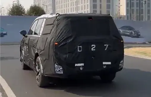 小米中大型SUV谍照曝光 增程SUV昆仑N3 明年就开卖