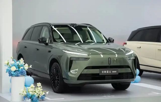 从40万杀到15万！六座SUV大乱斗，特斯拉/理想/问界...新车一览