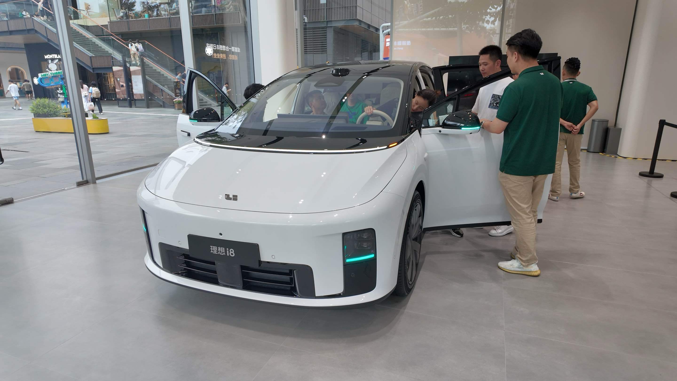 理想i8亮相首周激战乐道L90：线上争到线下，用户群体泾渭分明