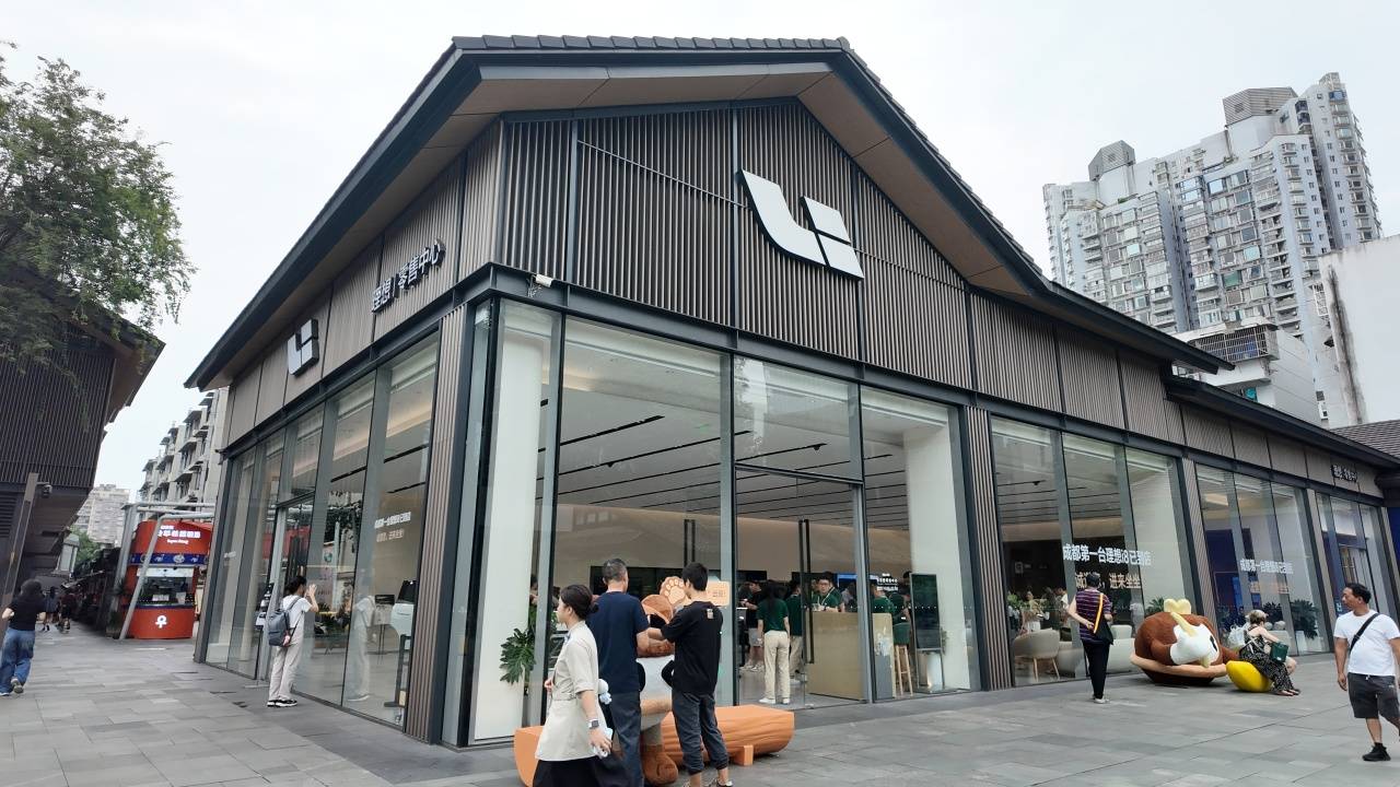 理想i8亮相首周激战乐道L90：线上争到线下，用户群体泾渭分明