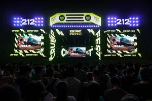 212越野车音乐节炸场！“龙血红”T01检阅官五大升级曝光，宠粉狂送山地车