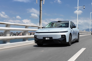 降维打击Model 3？零跑B01媒体实测0差评：激光雷达+8295芯片仅半价