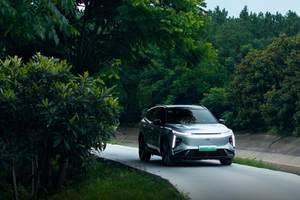 11.18万起的家庭混动SUV，省油好开成共识