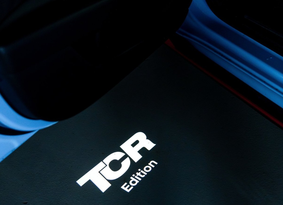 现代伊兰特N TCR版，原厂就有大尾翼的量产车，并非样子货